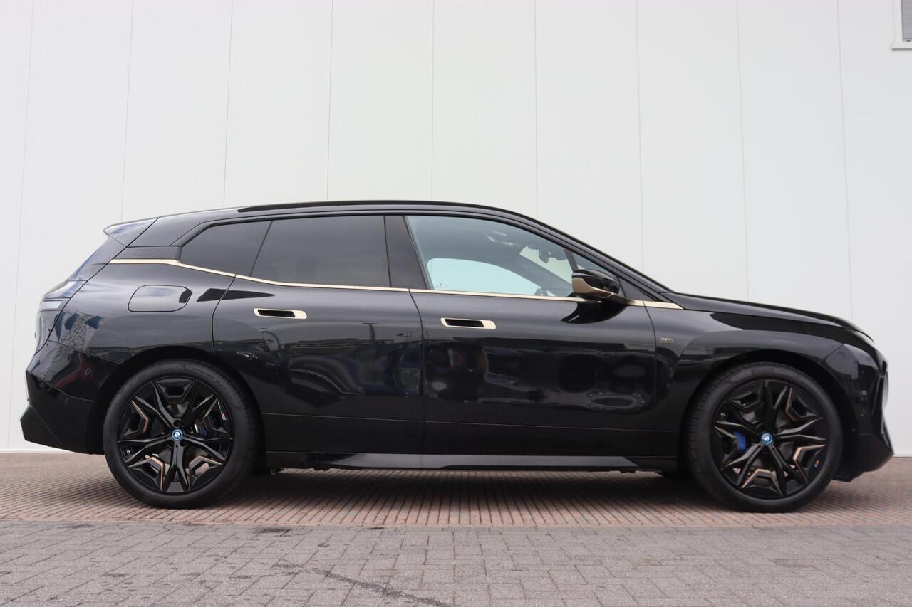 BMW iX xDrive50 Executive 112 kWh Sportpakket/ 22" LMV/ Stoelventilatie/ Stoelverwarming/ Elektrische Stoelen/ Achteruitrij camera