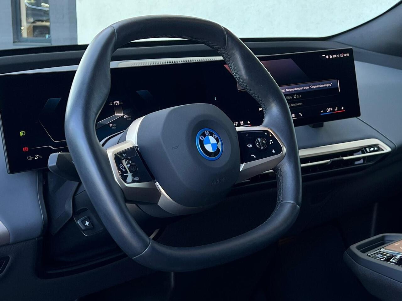 BMW iX xDrive50 Business Edition Plus 112 kWh | Sportpakket | Trekhaak | Driving Assistant Professional | Comfort Access