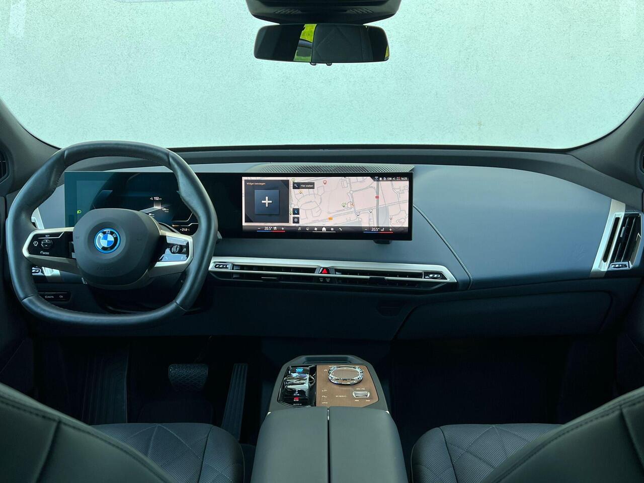 BMW iX xDrive50 Business Edition Plus 112 kWh | Sportpakket | Trekhaak | Driving Assistant Professional | Comfort Access