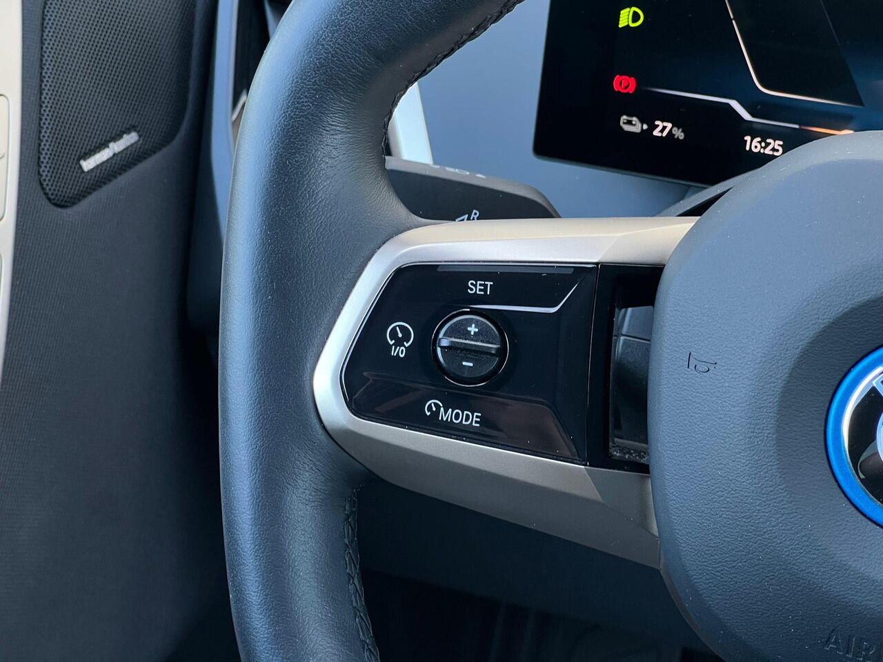 BMW iX xDrive50 Business Edition Plus 112 kWh | Sportpakket | Trekhaak | Driving Assistant Professional | Comfort Access