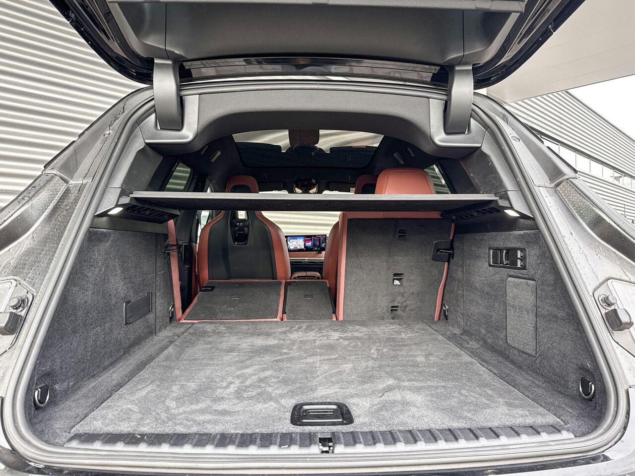 BMW iX xDrive50 Sportpakket / High Executive / CoPilot Pack / Integral Active Steering / Soft-Close / Sky Lounge / Harman Kardon / Luchtvering