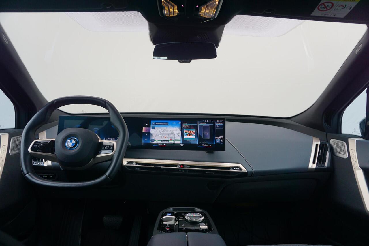 BMW iX xDrive40 Sportpakket 22'' / Bowers & Wilkins / Laserlight / Driving Assistant