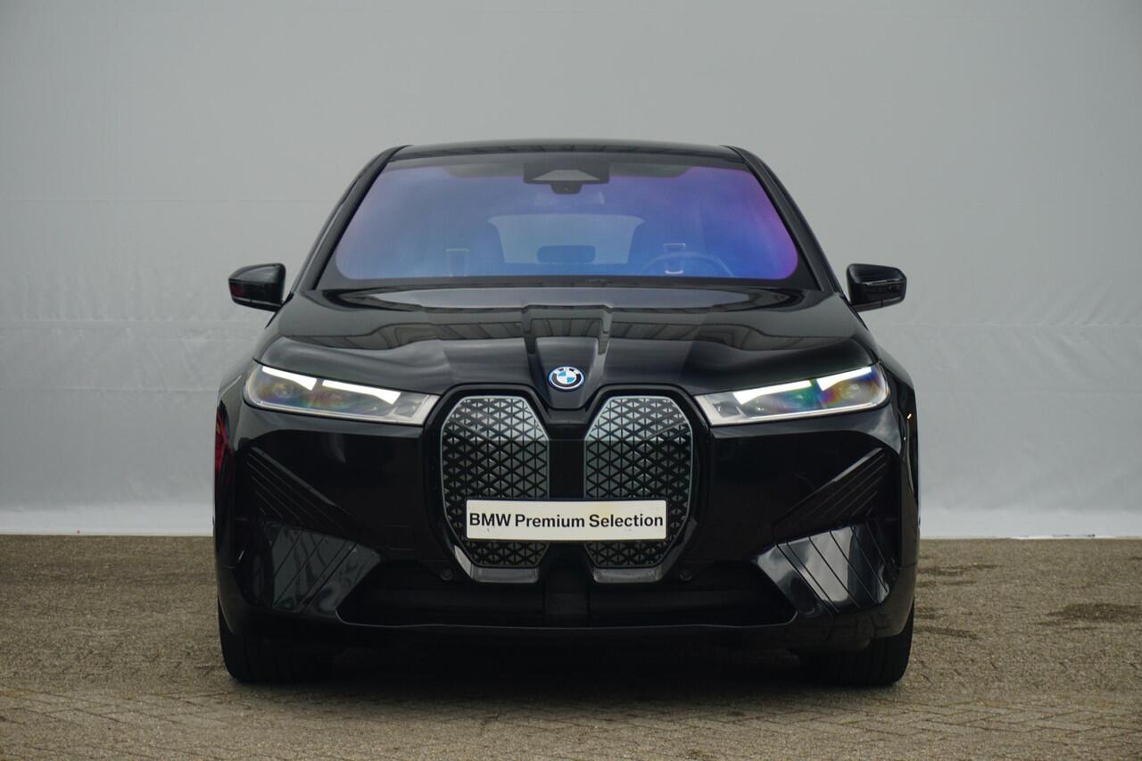 BMW iX xDrive40 Sportpakket 22'' / Bowers & Wilkins / Laserlight / Driving Assistant