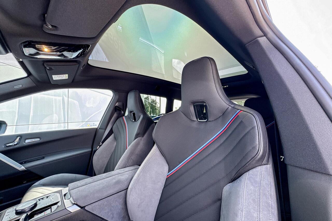 BMW iX xDrive45 101 kWh