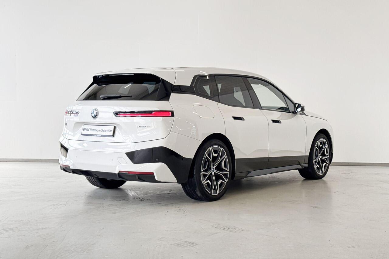 BMW iX xDrive40 High Executive Sportpakket | Selections