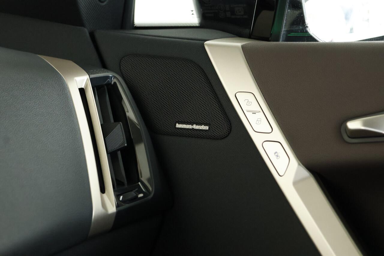 BMW iX xDrive50 Sport SKY 112 kWh / Pano / HUD / Harmankardon / Trekhaak