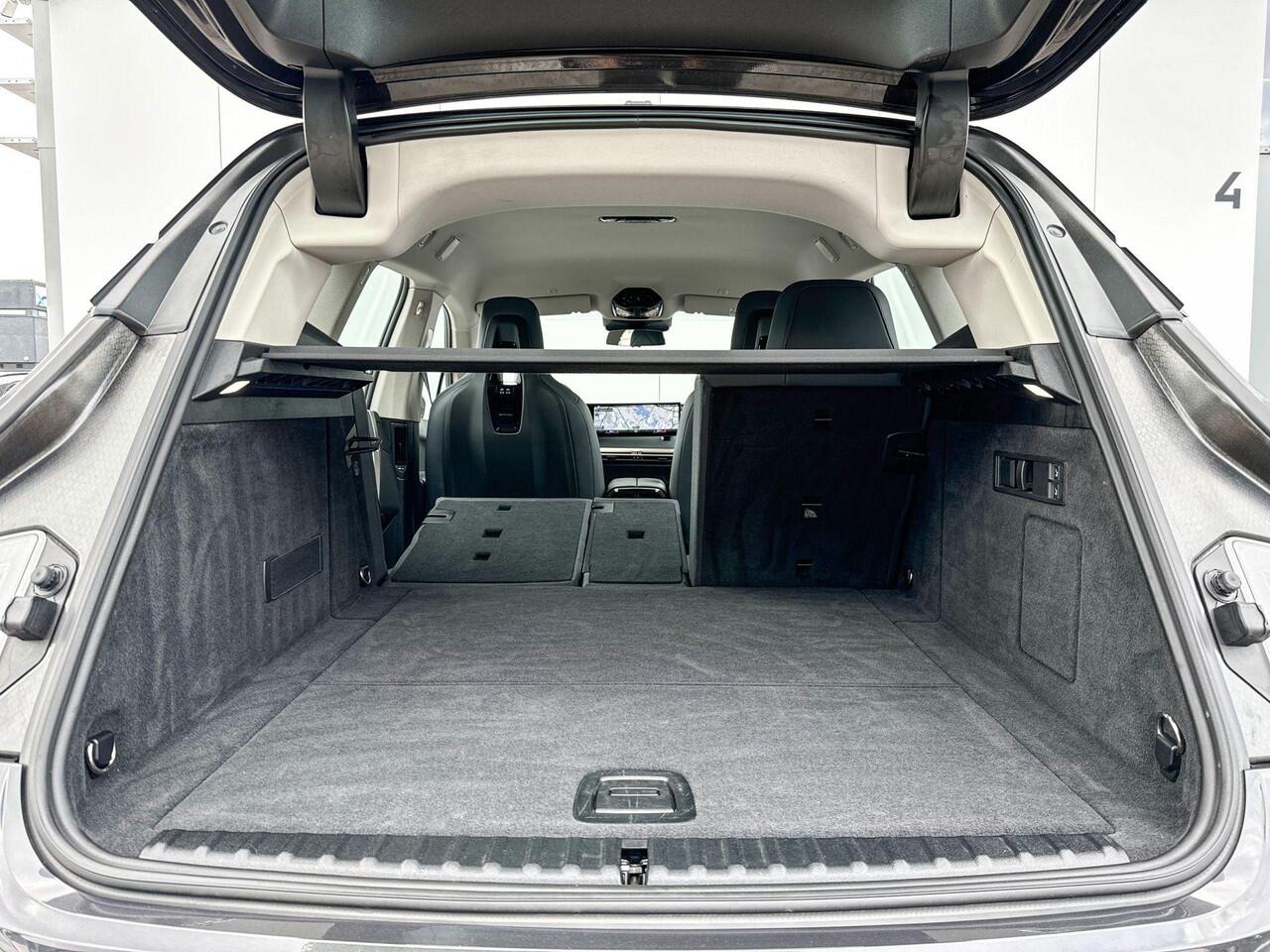 BMW iX xDrive40 High Executive 4 zone airconditioning / Head Up Display / Stoelverwarming / Iconic Sounds / Selections