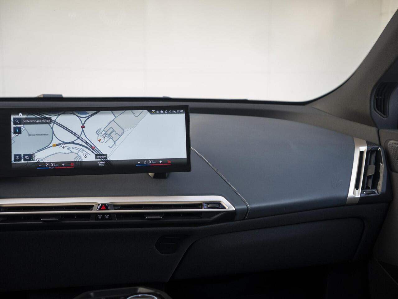 BMW iX M60 | High Executive | Driving Assistant Professional | Bowers & Wilkins | Sky Lounge | Comfort Access | Stoelventilatie | Soft-Close | Trekhaak