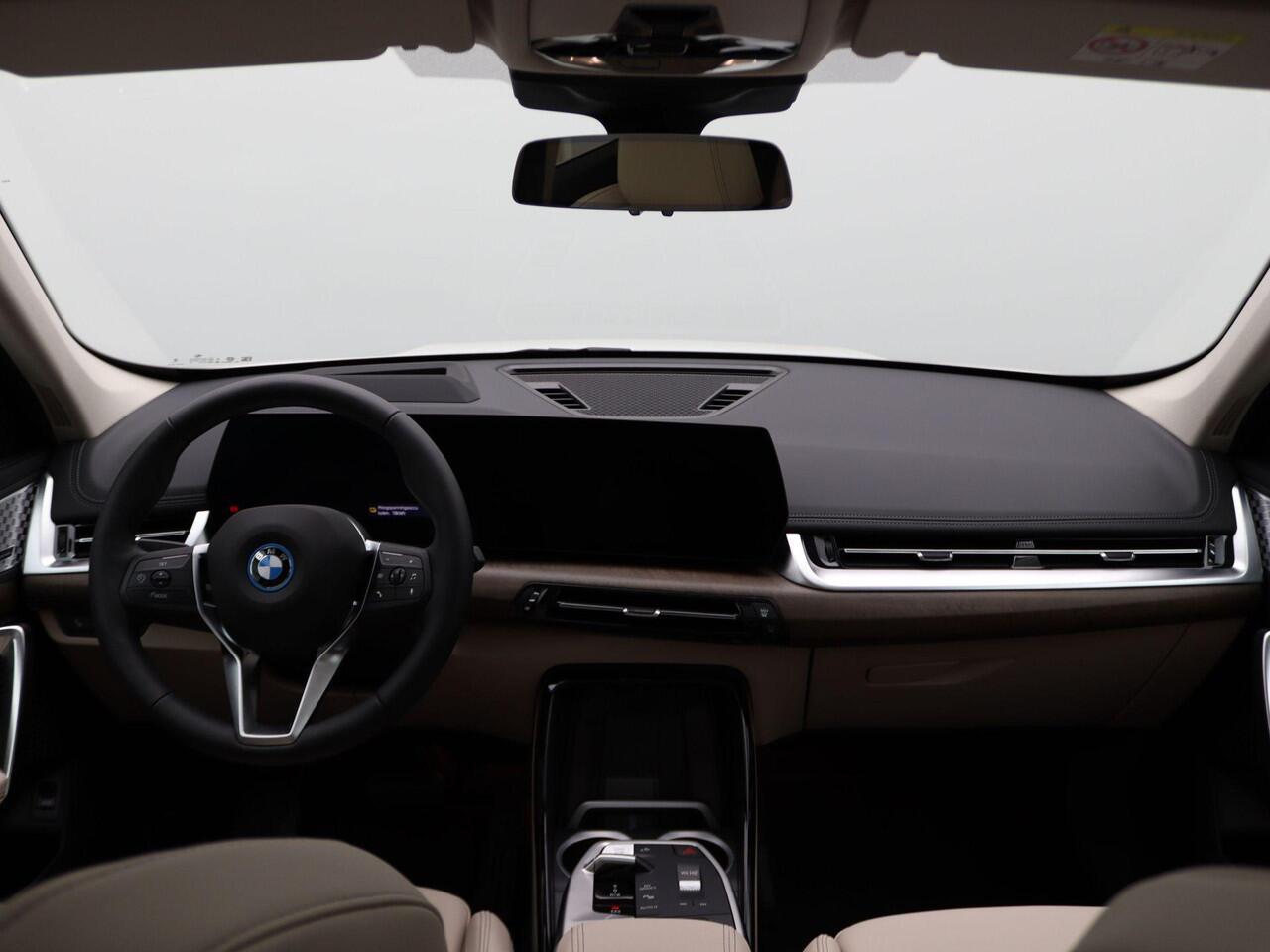 BMW iX1 eDrive20 | Model xLine | Innovation Package | Travel Package