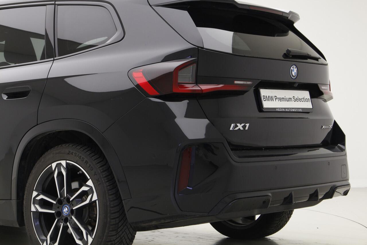 BMW iX1 xDrive30 67 kWh | Panorama | Camera | Harman Kardon | Voorbereiding Driving Assistant Plus | BSI 4jr |