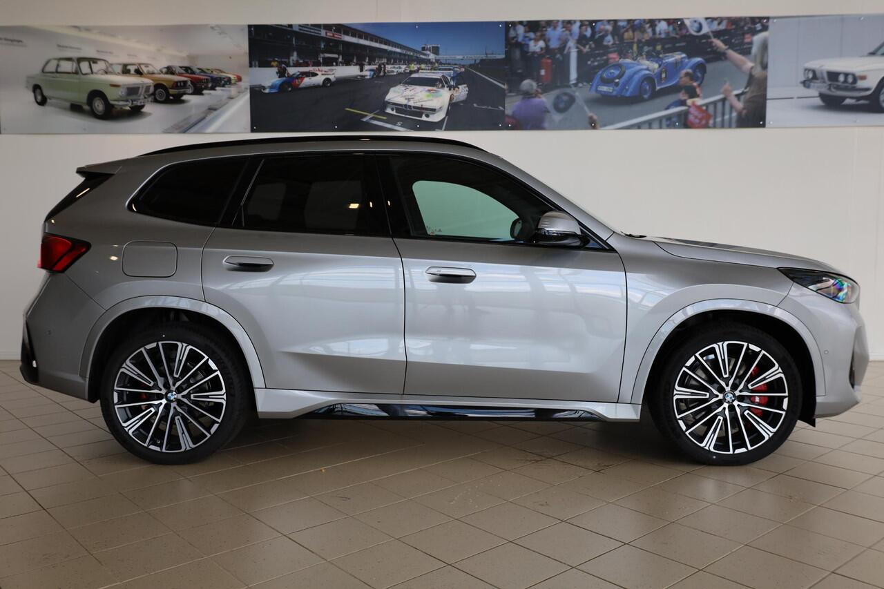 BMW iX1 eDrive20 M Sportpakket Pro | Head-Up Display | Panoramadak | Elektr. Trekhaak