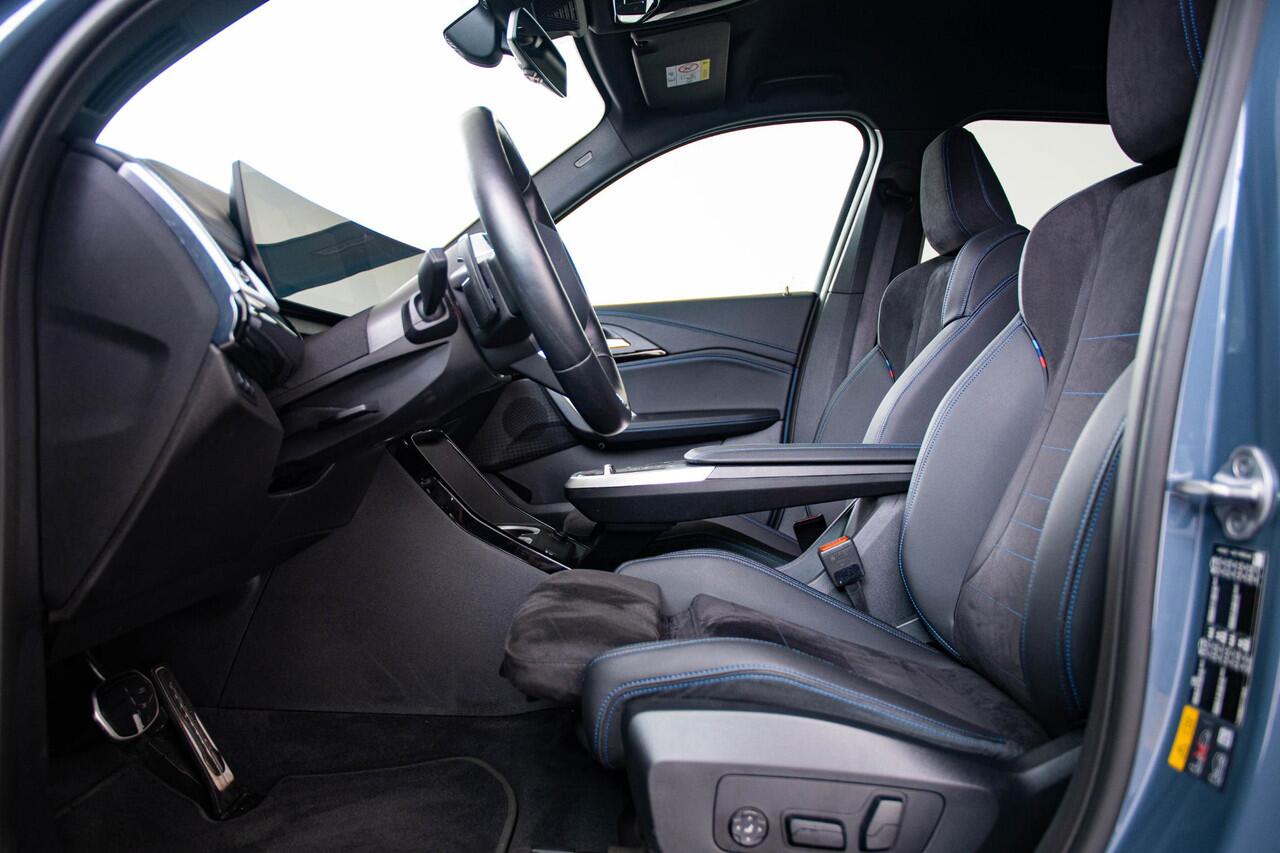 BMW iX1 xDrive30 Launch Edition 67 kWh M Sport - Trekhaak - Driving Assistant Plus - Comfort Access - Elektrisch verstelbare/verwarmde voorstoelen - Grootlichtassistent - Actieve bestuurdersstoel -