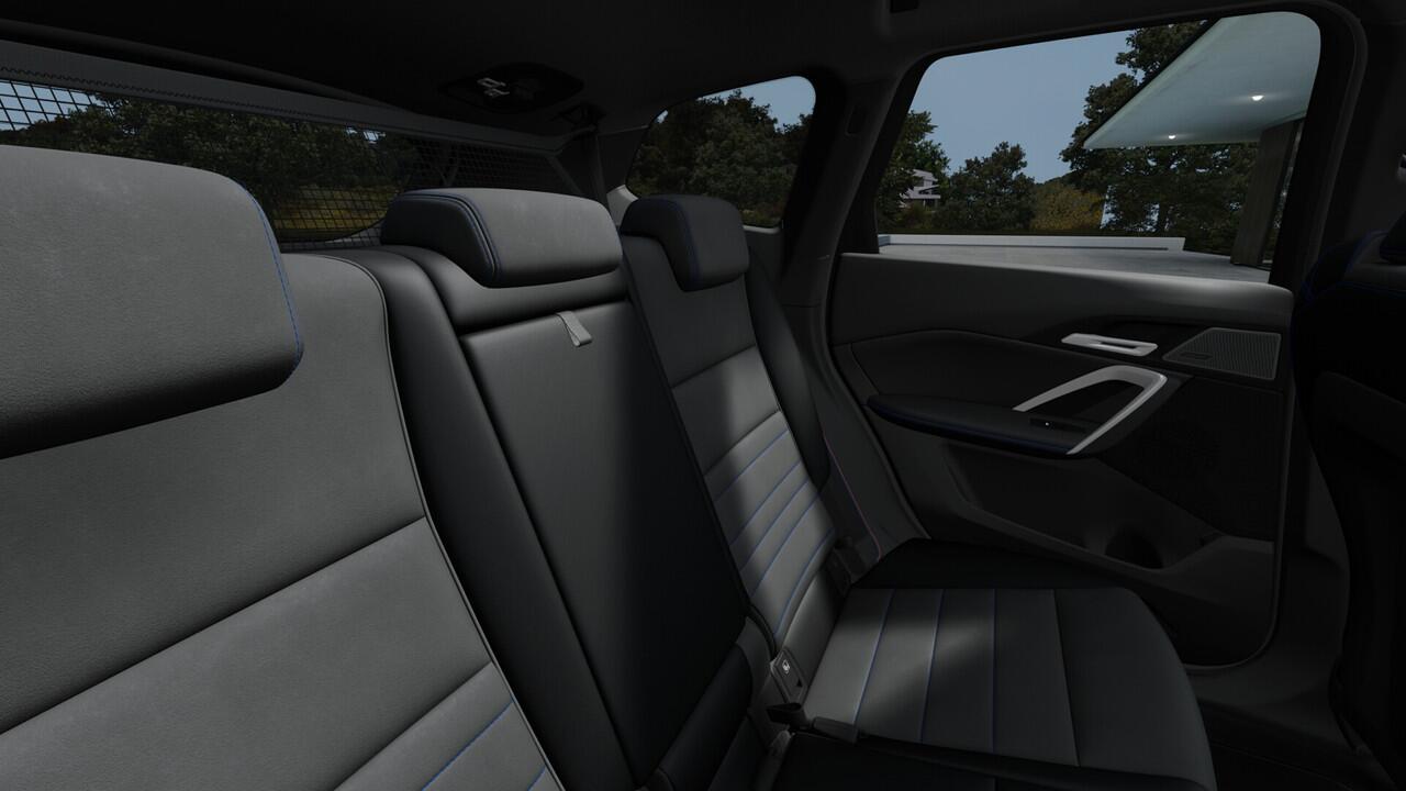 BMW iX1 eDrive20 M Sport / Trekhaak / Sportstoelen / Achteruitrijcamera / M Adaptief onderstel / Comfort Access / Head-Up / Adaptieve LED / Parking Assistant Plus