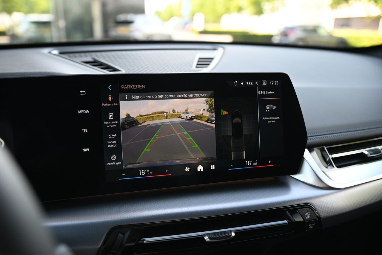 BMW iX1 eDrive20 M Sport / Sportstoelen / M Adaptief onderstel / Parking Assistant / Stoelverwarming