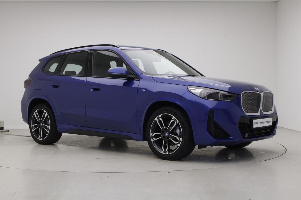 BMW iX1 eDrive20 67 kWh M-Sport | 19" | Trekhaak | Panorama | Premium Pack | Voorbereiding Driving Assistant Plus | | Nu voor 42.495,-