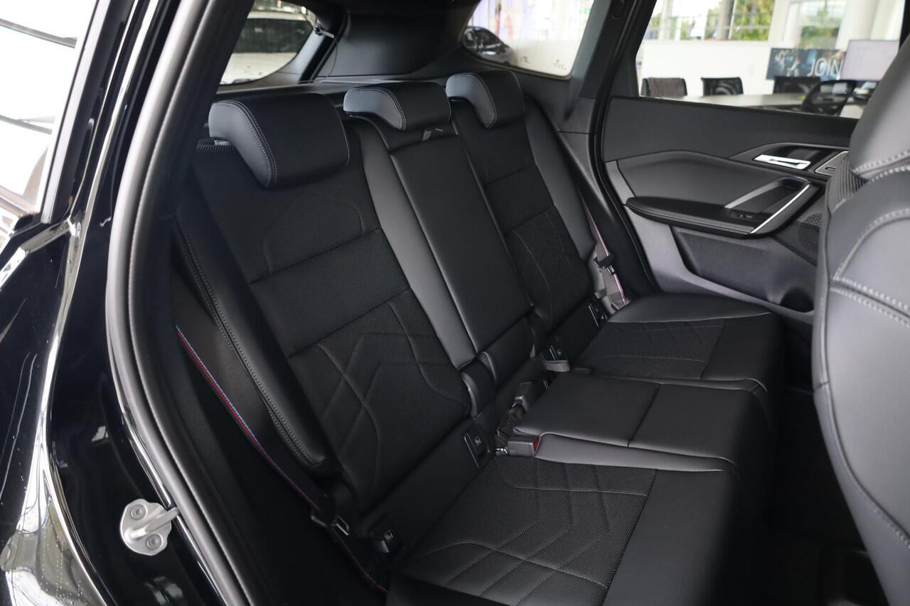 BMW iX1 eDrive20 M Sport Pro | Driving Assitant Plus | Panoramadak | Elektr. Trekhaak