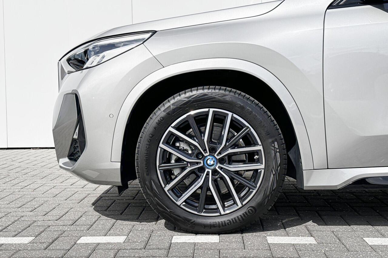 BMW iX1 xDrive30 Launch Edition 67 kWh | Selections