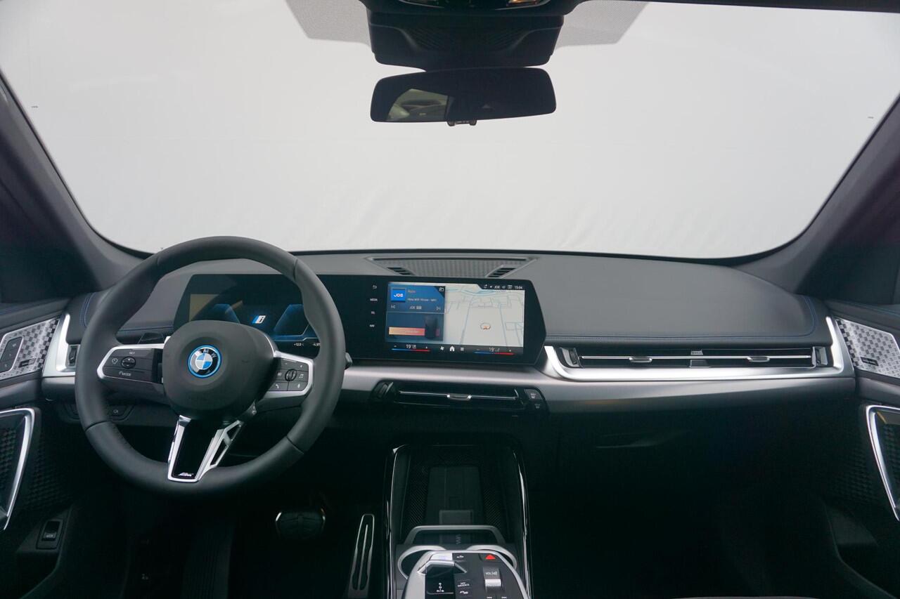 BMW iX1 eDrive20 M Sport / Premium Pack / Comfort Pack / Elektrische Stoelen / Trekhaak | Ekris Selection