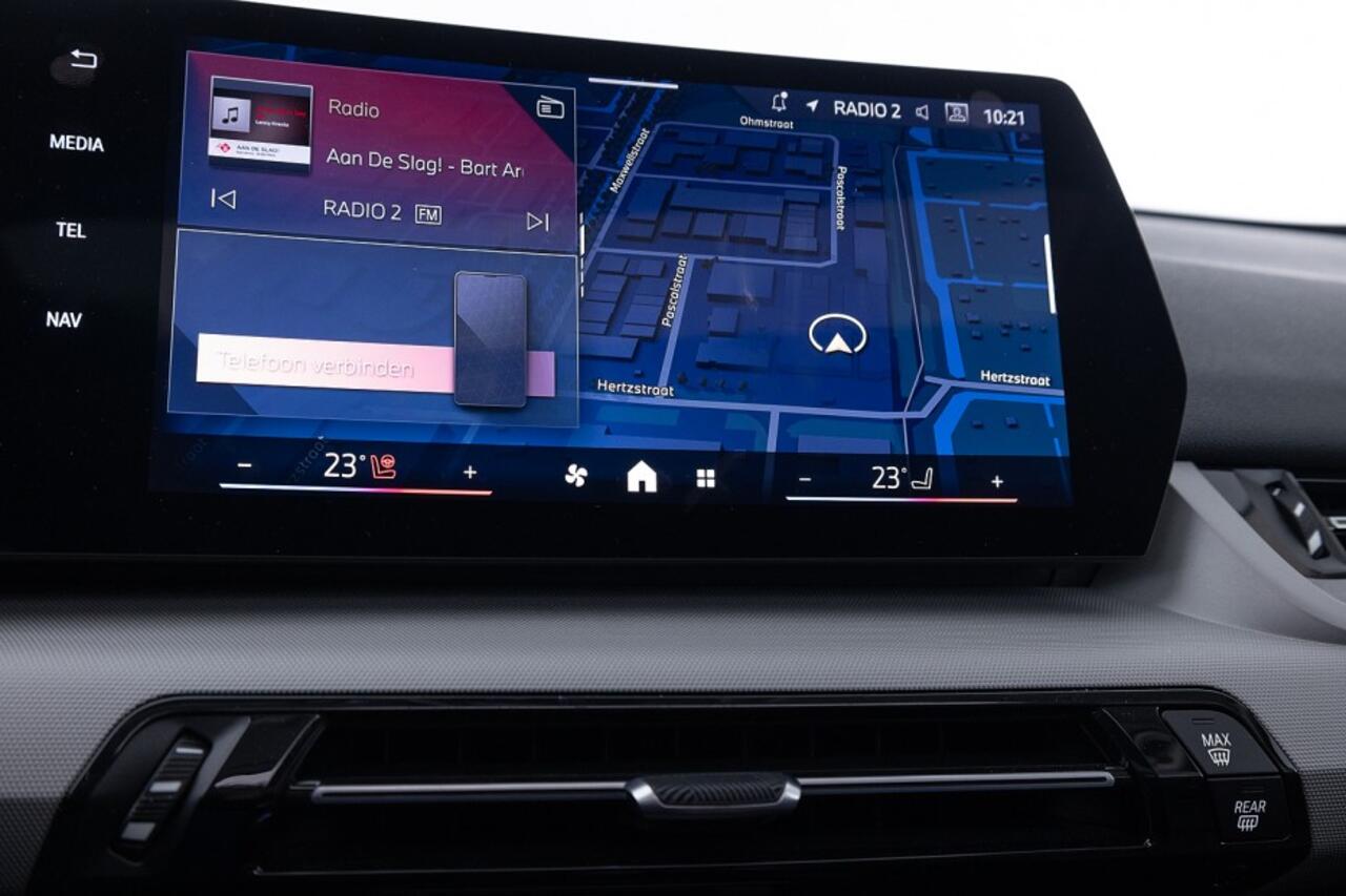 BMW iX1 eDrive20 67 kWh | PANORAMADAK | Full LED ? 1e Eigenaar | SOH 98,6%