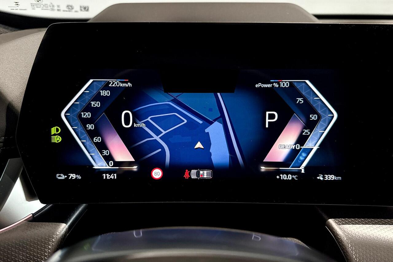 BMW iX1 eDrive20 67 kWh | M Sport | Glazen Panoramadak | Harman Kardon | Trekhaak |