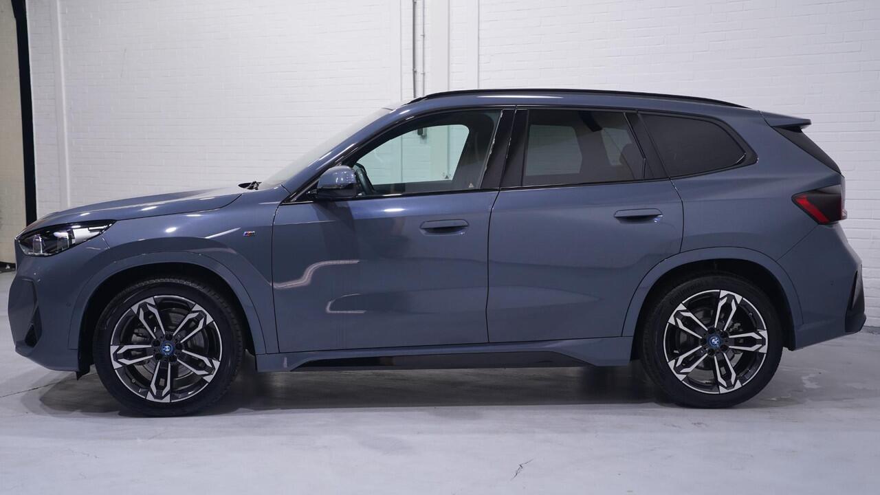 BMW iX1 xDrive30 Launch Edition 67 kWh Shadow-Line NAP Rijklaar Accucertificaat 99%