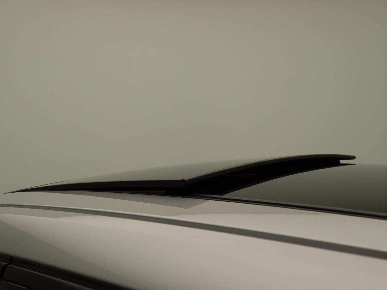 BMW iX1 eDrive20 M Sportpakket Pro | Premium Pack | Comfort Pack | Stuurwielrand Verwarmd | Panoramadak | Elektrisch Verstelbare Sportstoelen | Harman Kardon | 20''