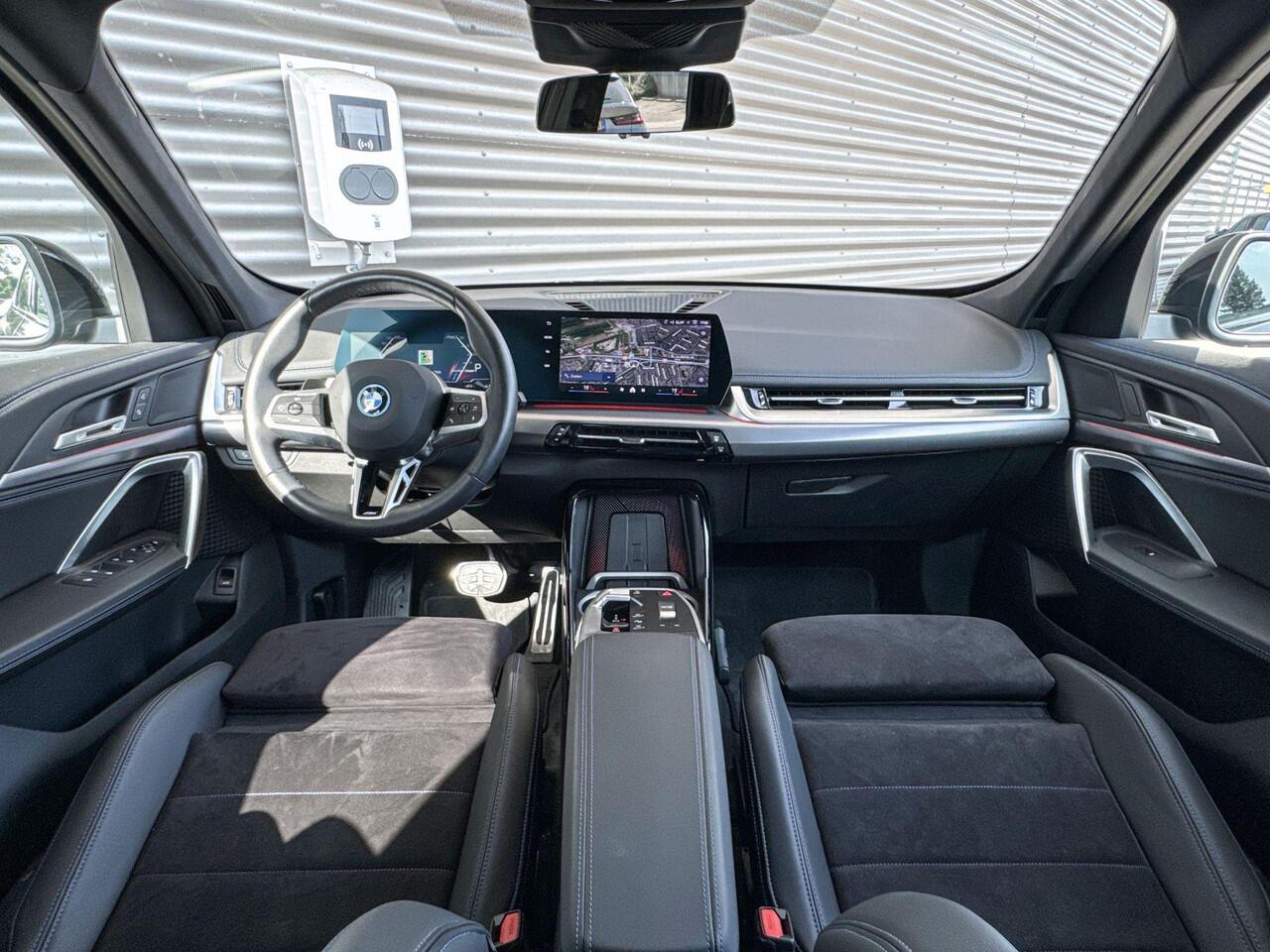 BMW iX1 eDrive20 M Sportpakket / Premium Pack / Elektrische Trekhaak / Selections