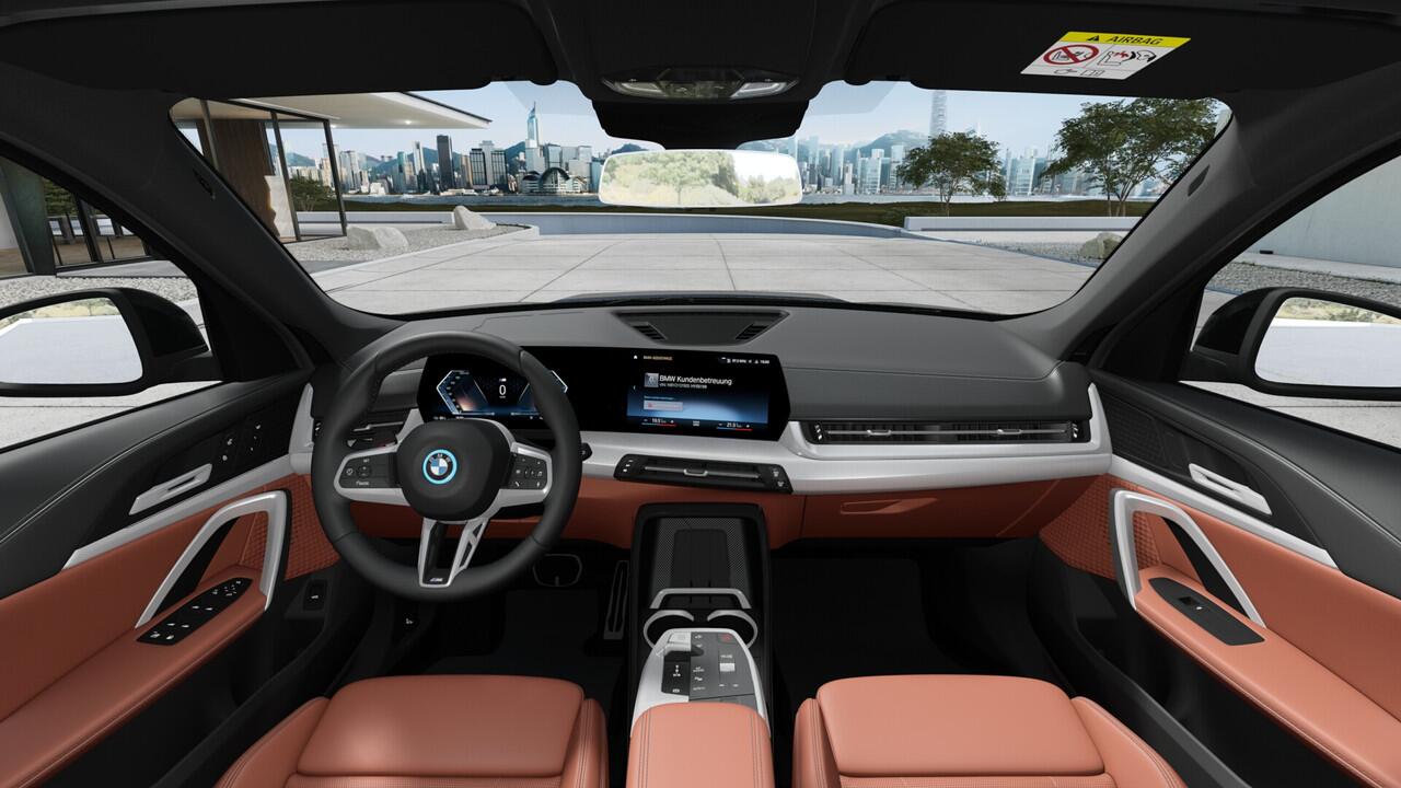 BMW iX1 eDrive20 M Sport / Sportstoelen / Achteruitrijcamera / M Adaptief onderstel / Comfort Access / Adaptieve LED / Stoelverwarming