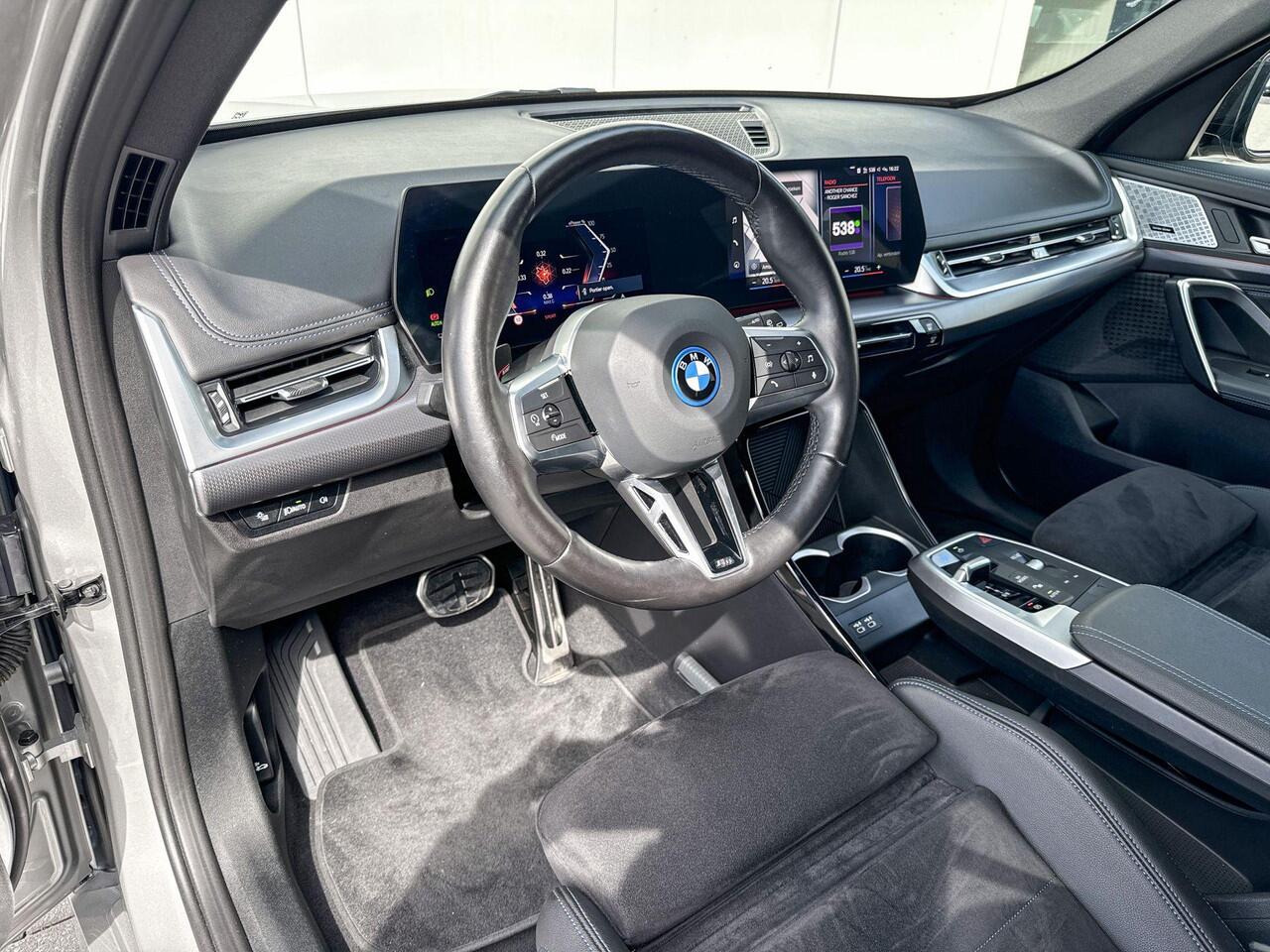 BMW iX1 xDrive30 Launch Edition 67 kWh | Selections