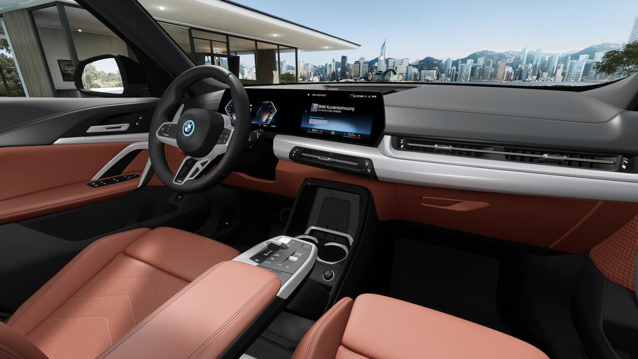 BMW iX1 eDrive20 M Sport / Sportstoelen / Achteruitrijcamera / M Adaptief onderstel / Comfort Access / Adaptieve LED / Stoelverwarming