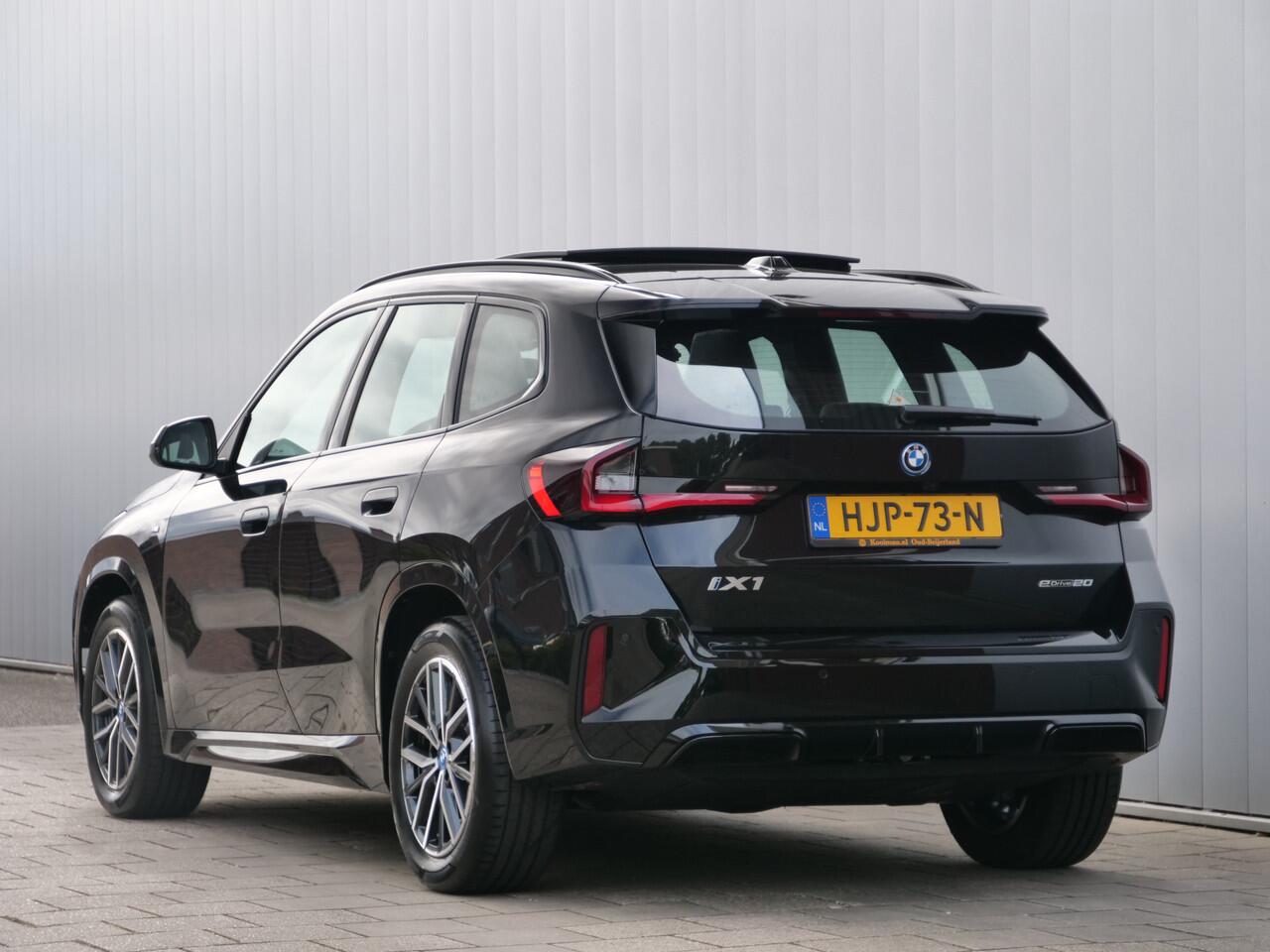 BMW iX1 eDrive20 67 kWh 204 Pk M-sport pakket Pano-dak / Trekhaak / DAB / Navi / Apple Carplay