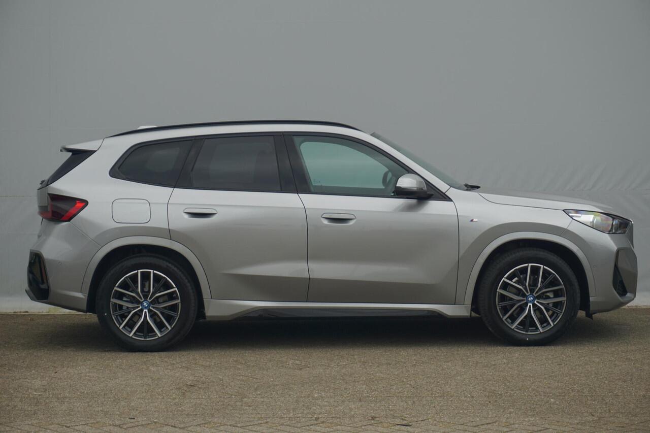 BMW iX1 eDrive20 M Sport / Premium Pack / Comfort Pack / Elektrische Stoelen / Trekhaak | Ekris Selection