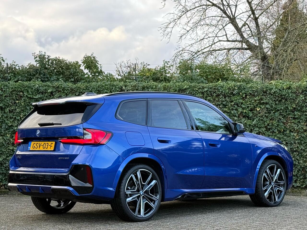 BMW iX1 eDrive20 | M-Sport | Panorama | 21'' | Camera | Harman/Kardon