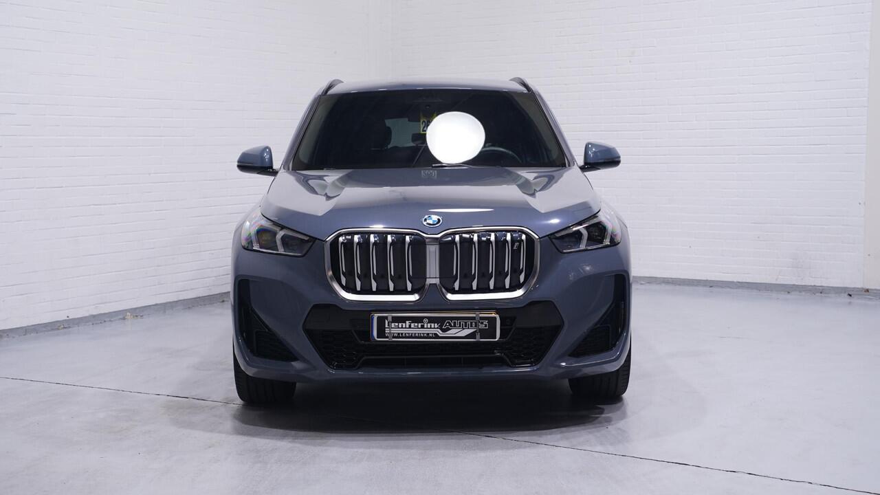 BMW iX1 xDrive30 Launch Edition 67 kWh Shadow-Line NAP Rijklaar Accucertificaat 99%