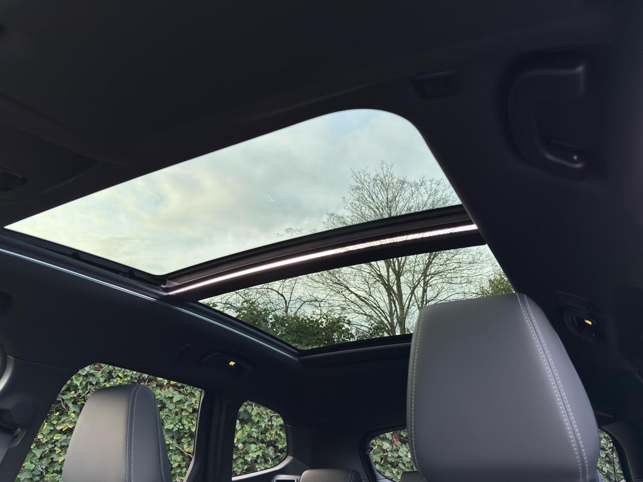 BMW iX1 eDrive20 | M-Sport | Panorama | 21'' | Camera | Harman/Kardon