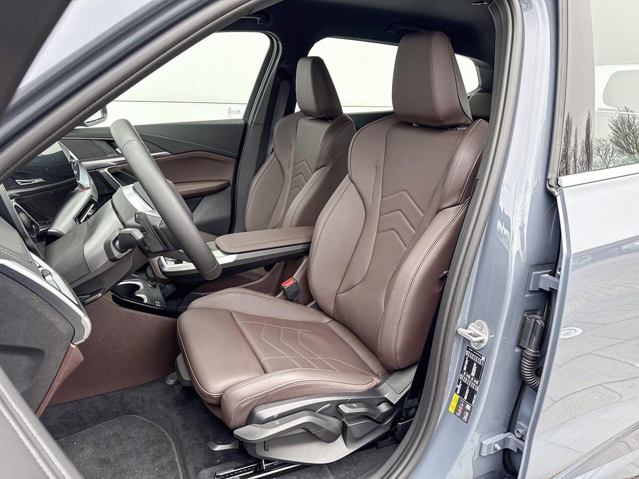 BMW iX1 xDrive30 M-Sport Premium Pack | Selections | M Sport | Stoelverwarming | Driving Assistant Plus | Comfort Access |