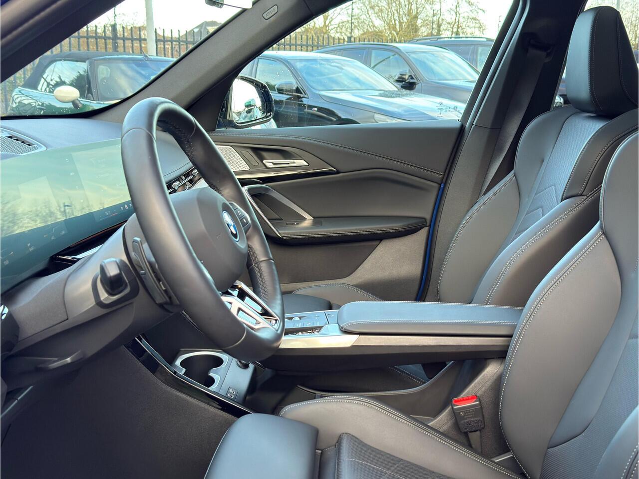 BMW iX1 eDrive20 | M-Sport | Panorama | 21'' | Camera | Harman/Kardon