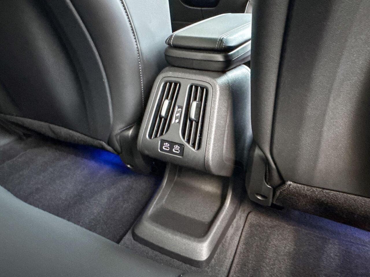 BMW iX1 xDrive30 M-Sport / Driving Assistant Professional / Glazen Schuifdak / Parking Assistant Plus / Head Up / Trekhaak Zwenkbaar / 19 Inch