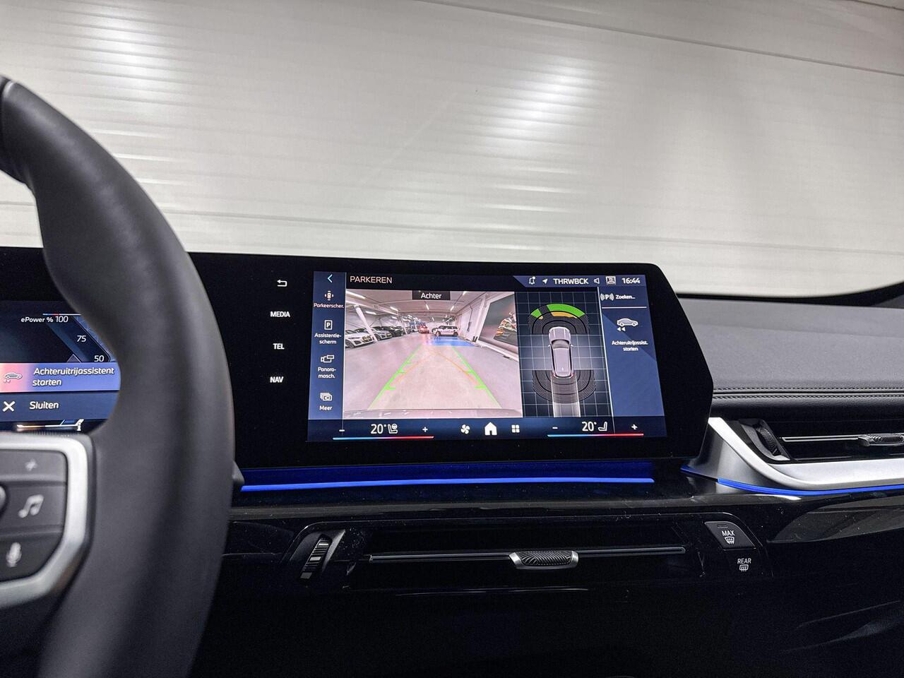 BMW iX1 eDrive20 | M-Sport | Driving Assistant | Parking Assistant | Stoelverwarming | Trekaak