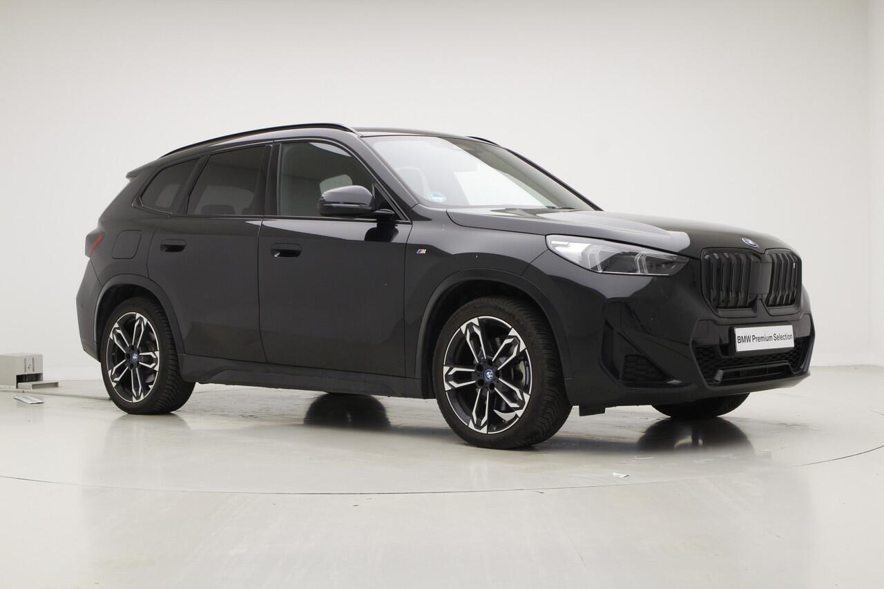 BMW iX1 xDrive30 67 kWh | Panorama | Camera | Harman Kardon | BSI 4jr | Nu voor eur. 47.895,-