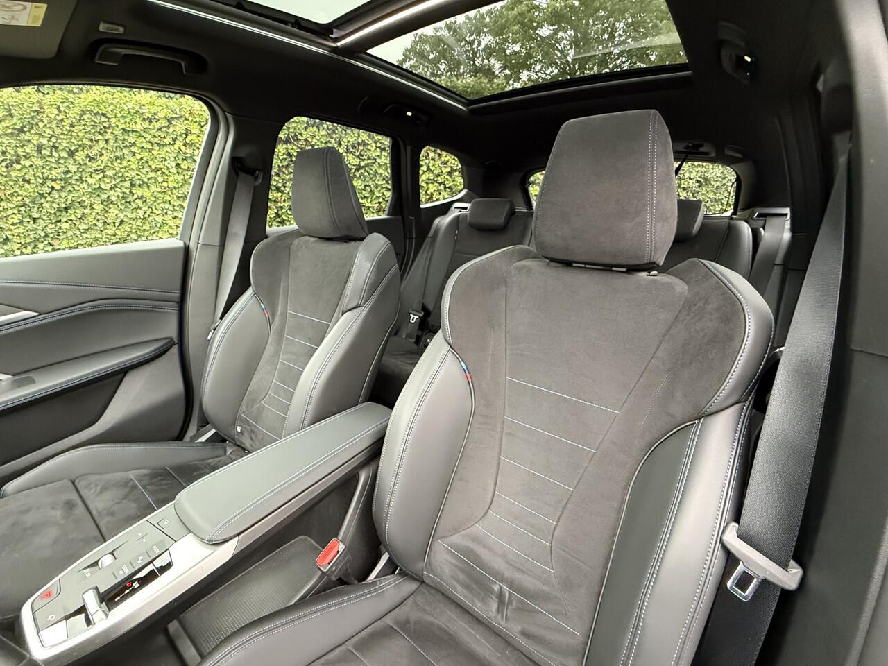 BMW iX1 eDrive20 | M-Sport | 19'' | Panorama | Camera | Stoelverw.