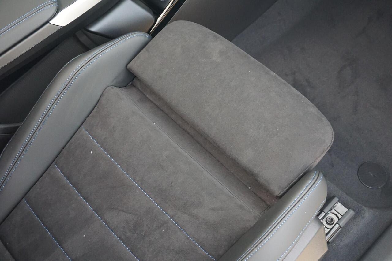 BMW iX1 eDrive20 M Sport Pro | Trekhaak / Head-up / Harman Kardon / Comfortstoelen Elektrische Stoelen met geheugen + Massagefunctie / Rondomzicht camera / Cruise control adaptief