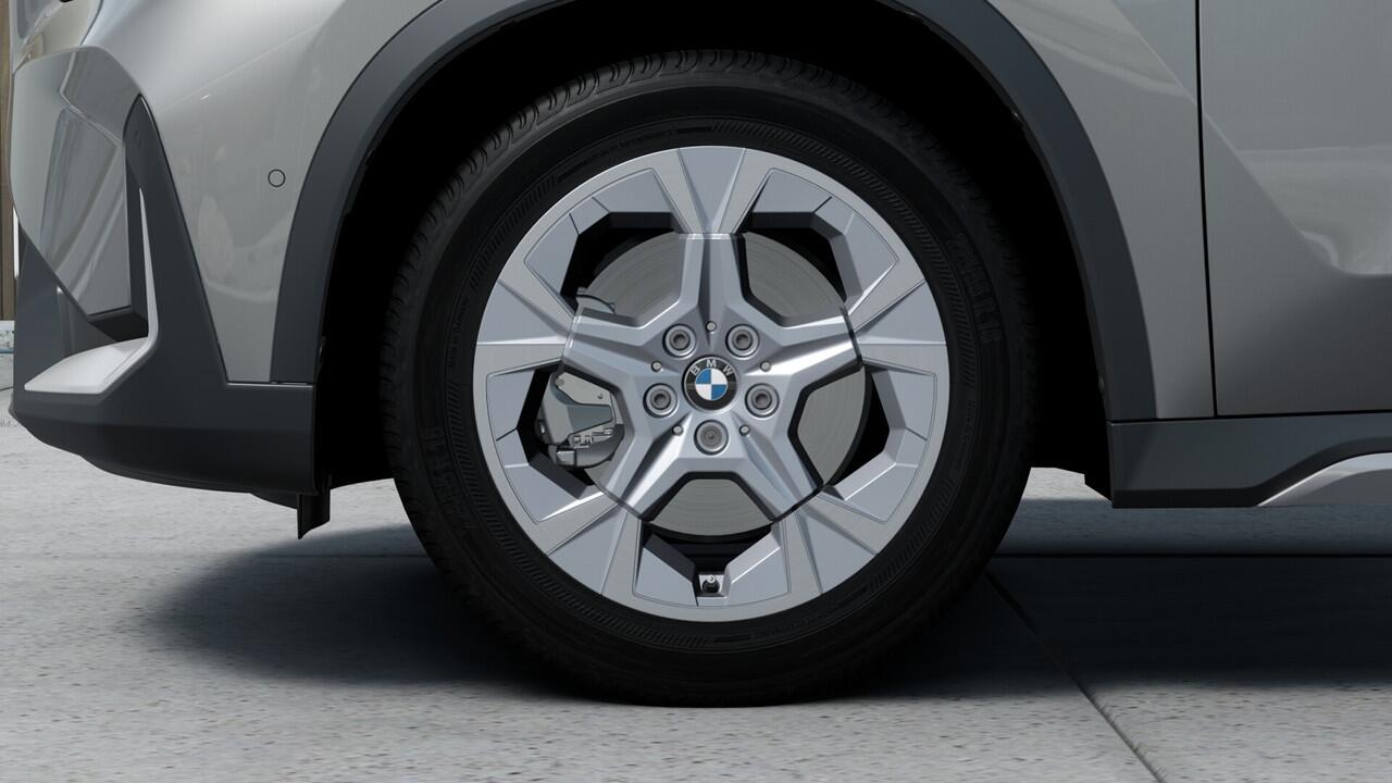 BMW iX1 eDrive20 Pure Edition / Adaptieve LED / Comfort Access / Parking Assistant / Stoelverwarming