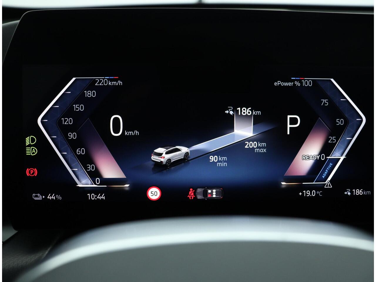 BMW iX1 eDrive20 67 kWh | M Sportpakket Pro | Comfort Access | Panoramadak | Harman-Kardon | Achteruitrijcamera | M Adaptief onderstel | Verwarmde Voorstoelen