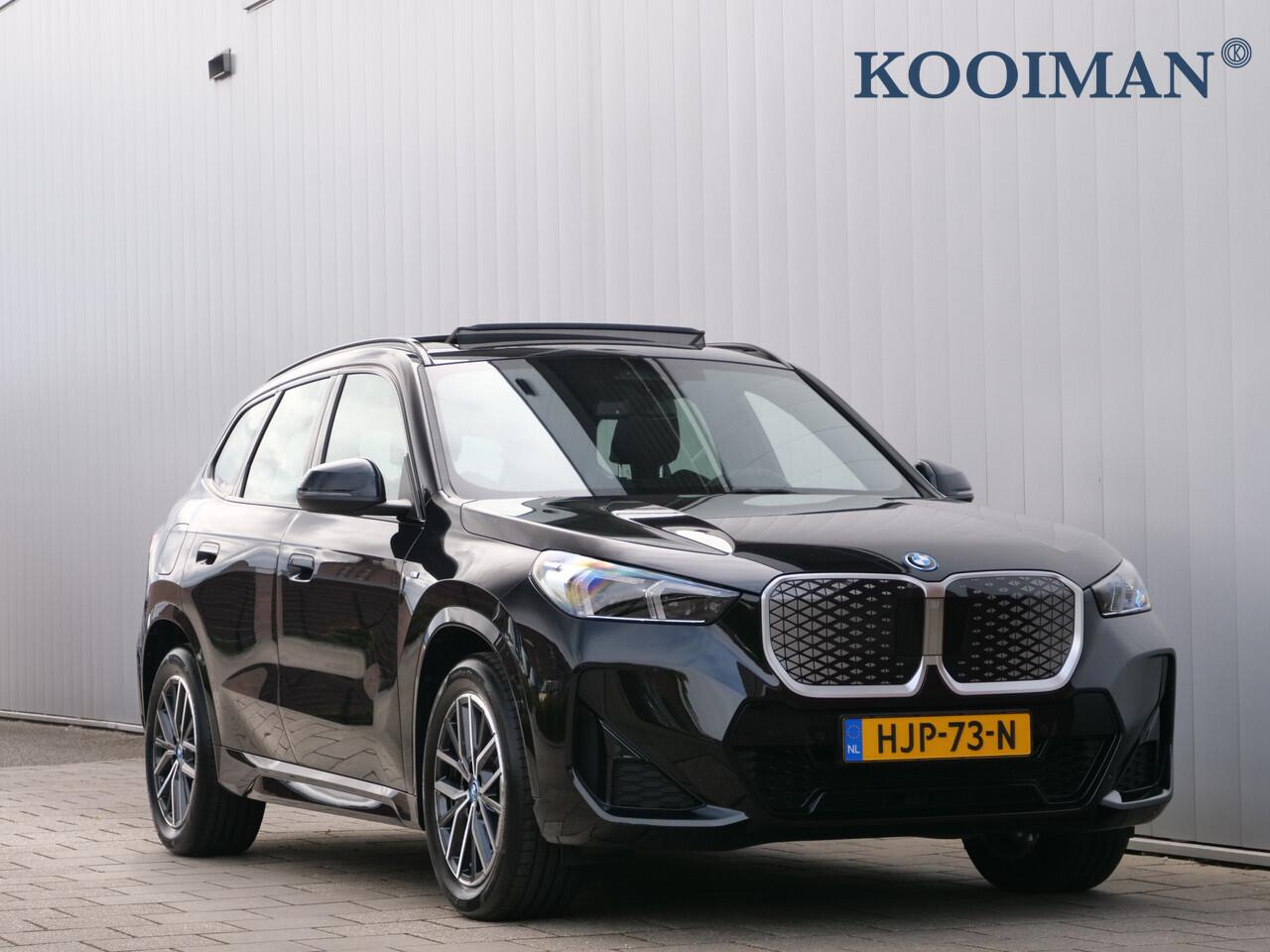 BMW iX1 eDrive20 67 kWh 204 Pk M-sport pakket Pano-dak / Trekhaak / DAB / Navi / Apple Carplay