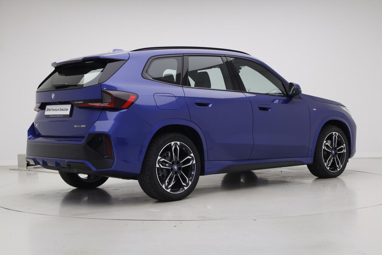 BMW iX1 eDrive20 67 kWh M-Sport | 19" | Panorama | Trekhaak | Premium Pack | Nu voor 42.495,-