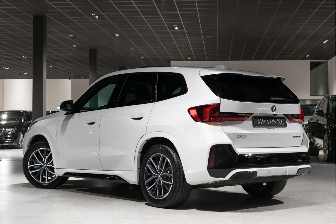BMW iX1 xDrive30 M-sport Launch Edition 67 kWh Pano|Harman-Kardon|Massage|Incl. BTW