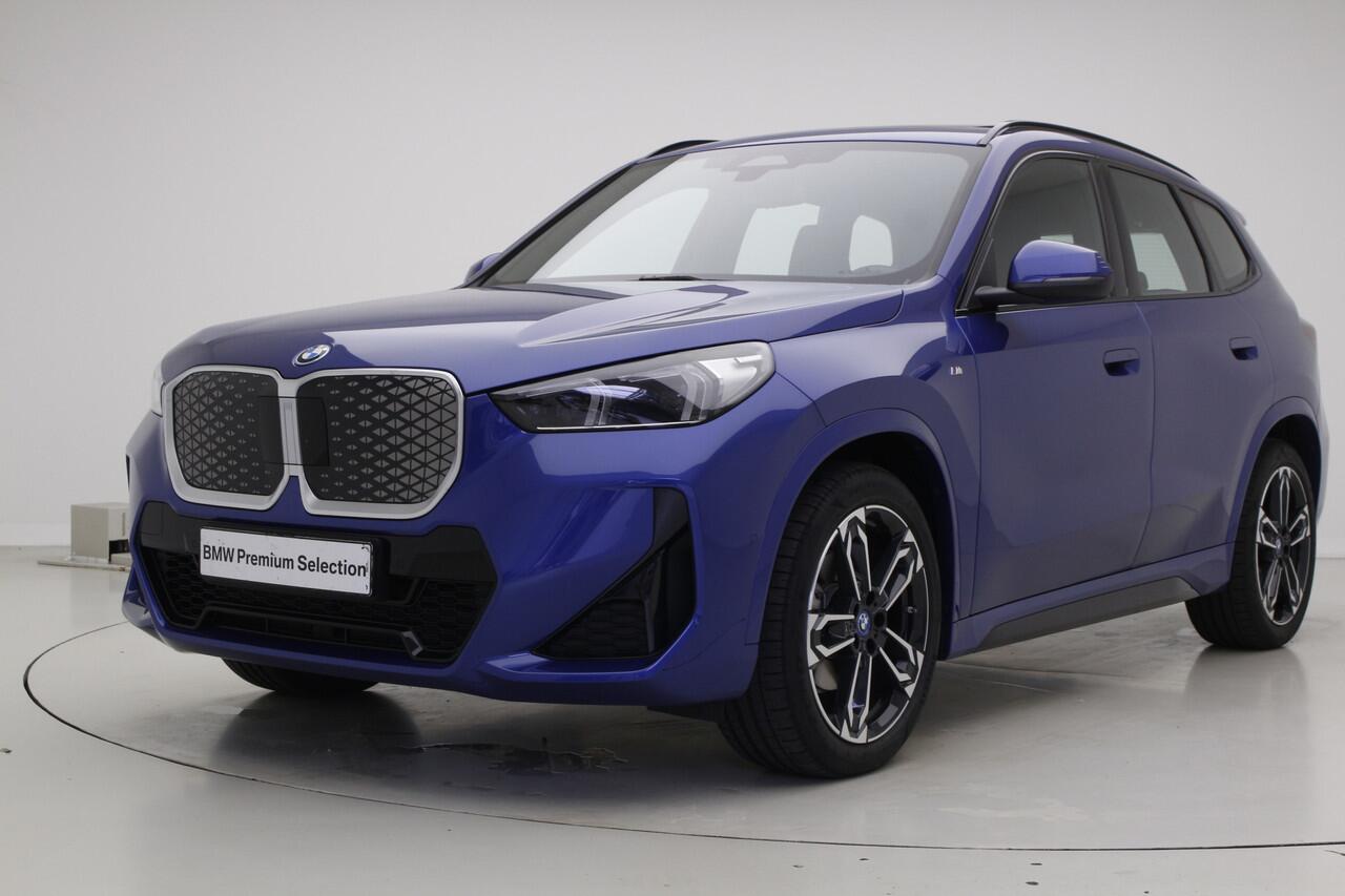 BMW iX1 eDrive20 67 kWh M-Sport | 19" | Panorama | Trekhaak | Premium Pack | Nu voor 42.495,-