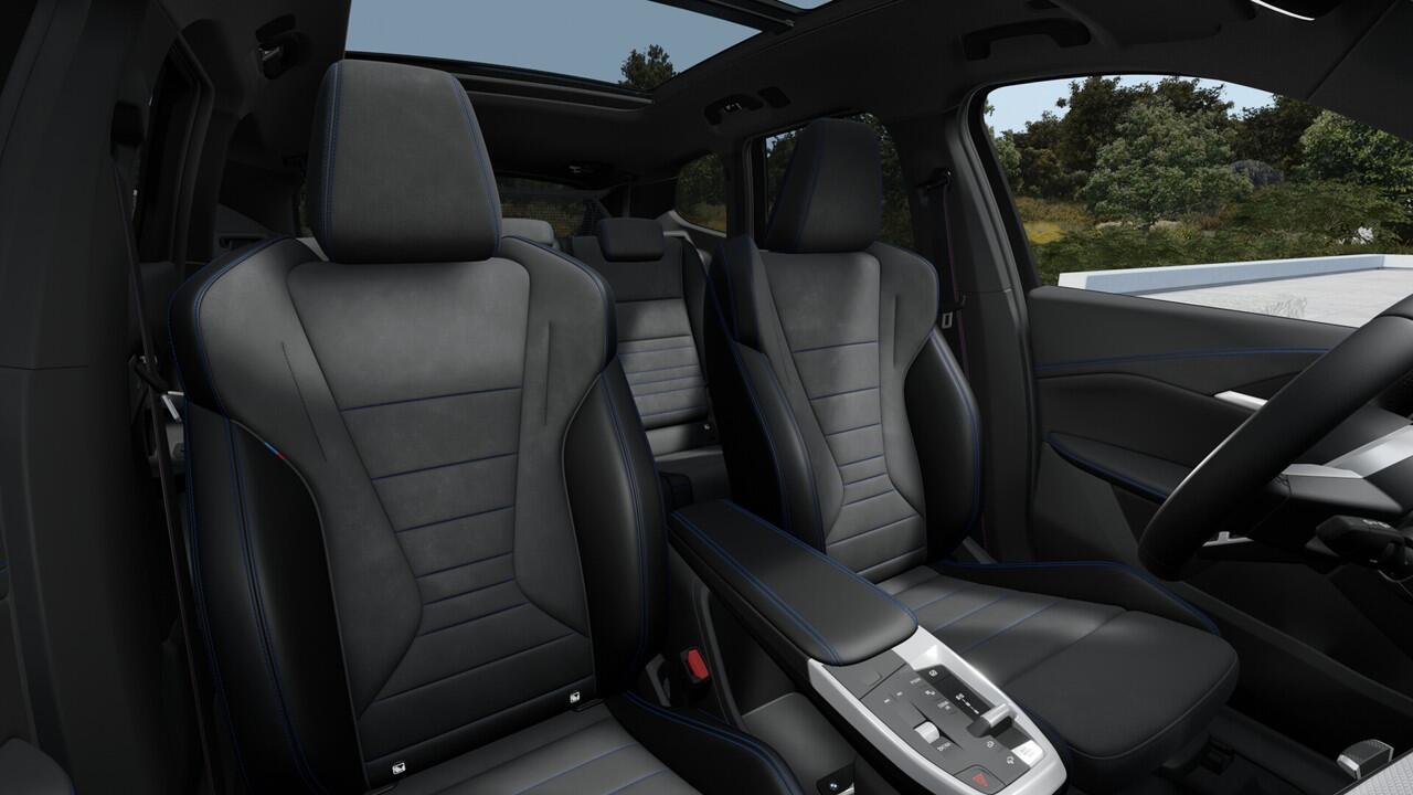 BMW iX1 eDrive20 M Sport / Trekhaak / Sportstoelen / Achteruitrijcamera / M Adaptief onderstel / Comfort Access / Head-Up / Adaptieve LED / Parking Assistant Plus