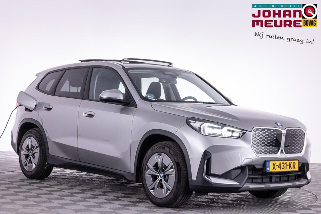 BMW iX1 eDrive20 67 kWh | PANORAMADAK | Full LED ? 1e Eigenaar | SOH 98,6%